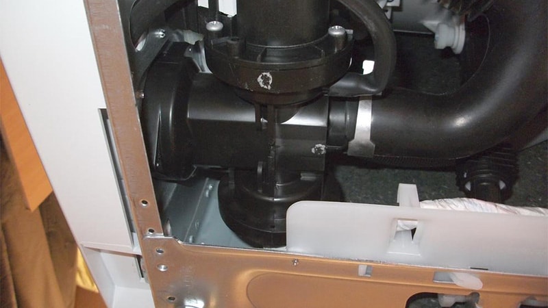 Профессиональная замена насоса в стиралке Качественный ремонт стиралок в Киеве